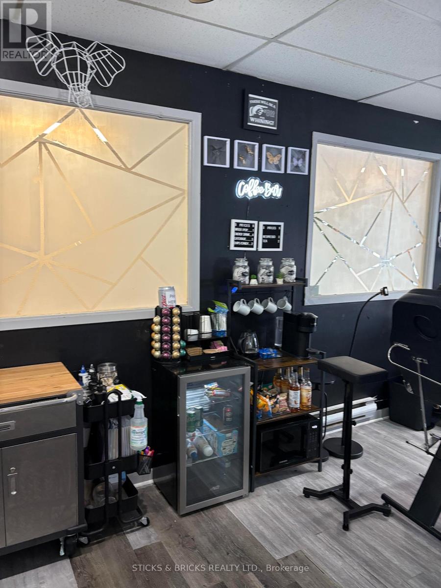 1 - 4400 Queen Street, Niagara Falls (Downtown), Ontario  L2E 2L3 - Photo 11 - X12649344