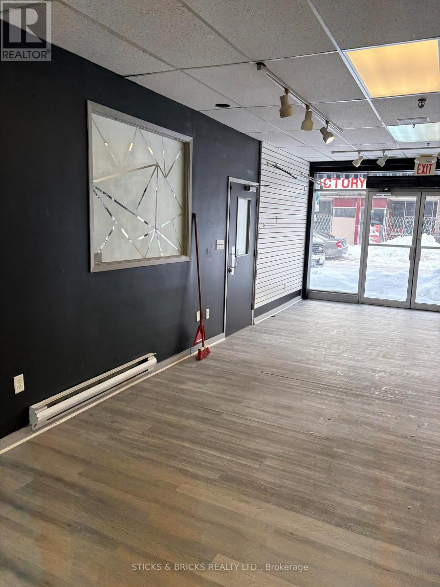 1 - 4400 Queen Street, Niagara Falls (Downtown), Ontario  L2E 2L3 - Photo 5 - X12649344