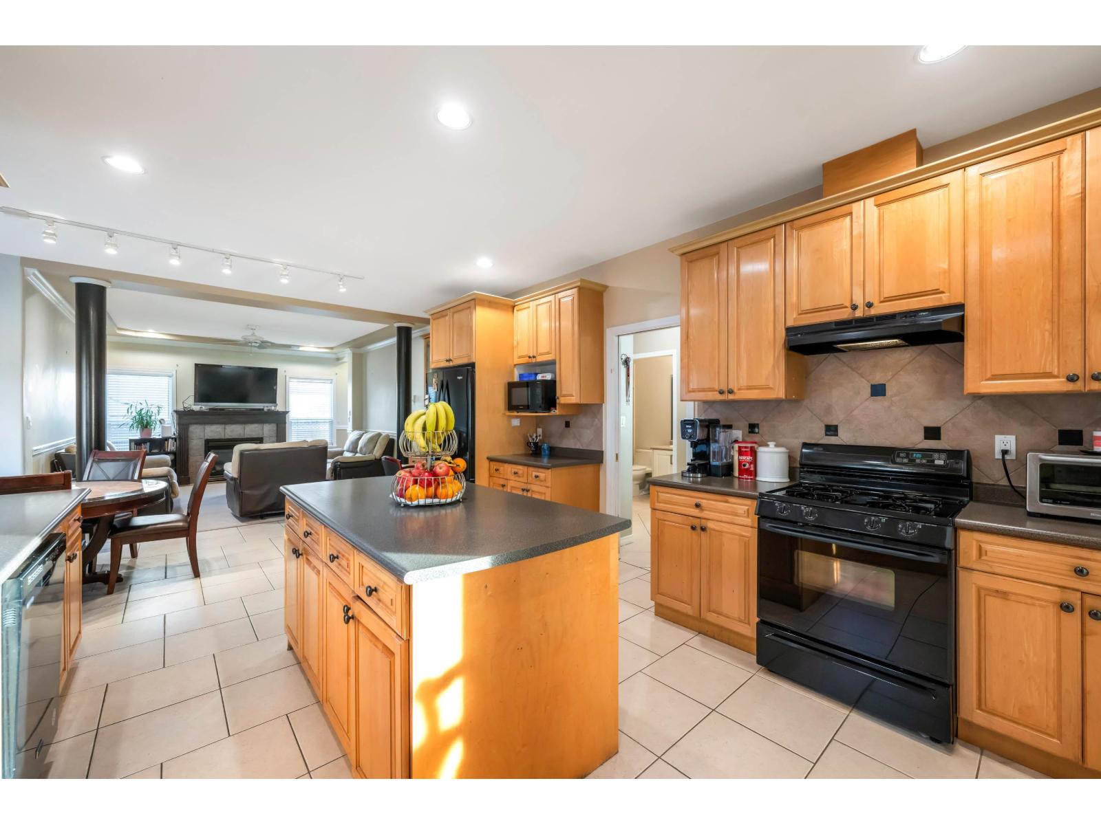 7452 Wiltshire Drive, Surrey, British Columbia V3S 2Y7 - Photo 9 - R3079373