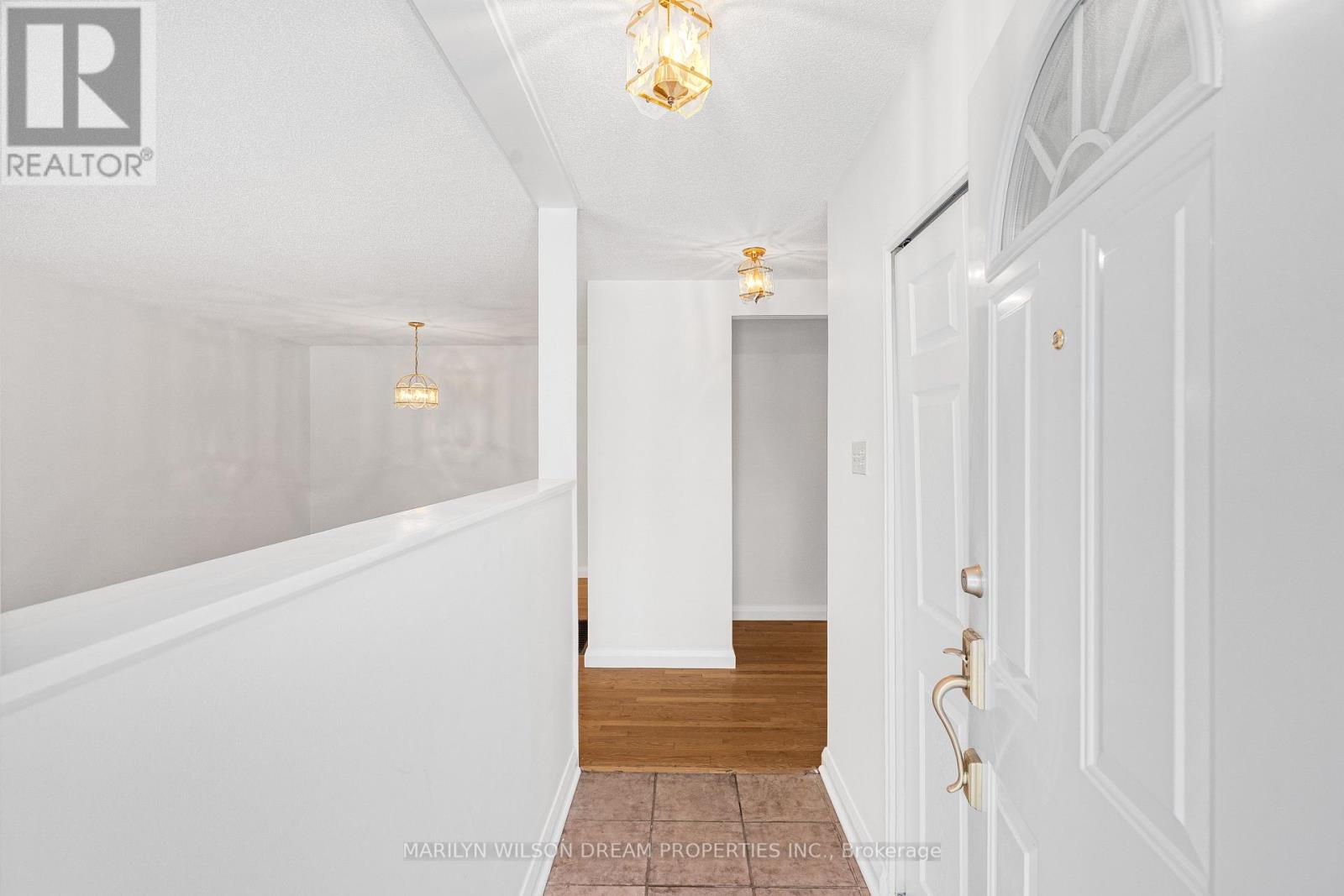 18 Virgil Road, Ottawa, Ontario K2H 6B3 - Photo 3 - X12739660