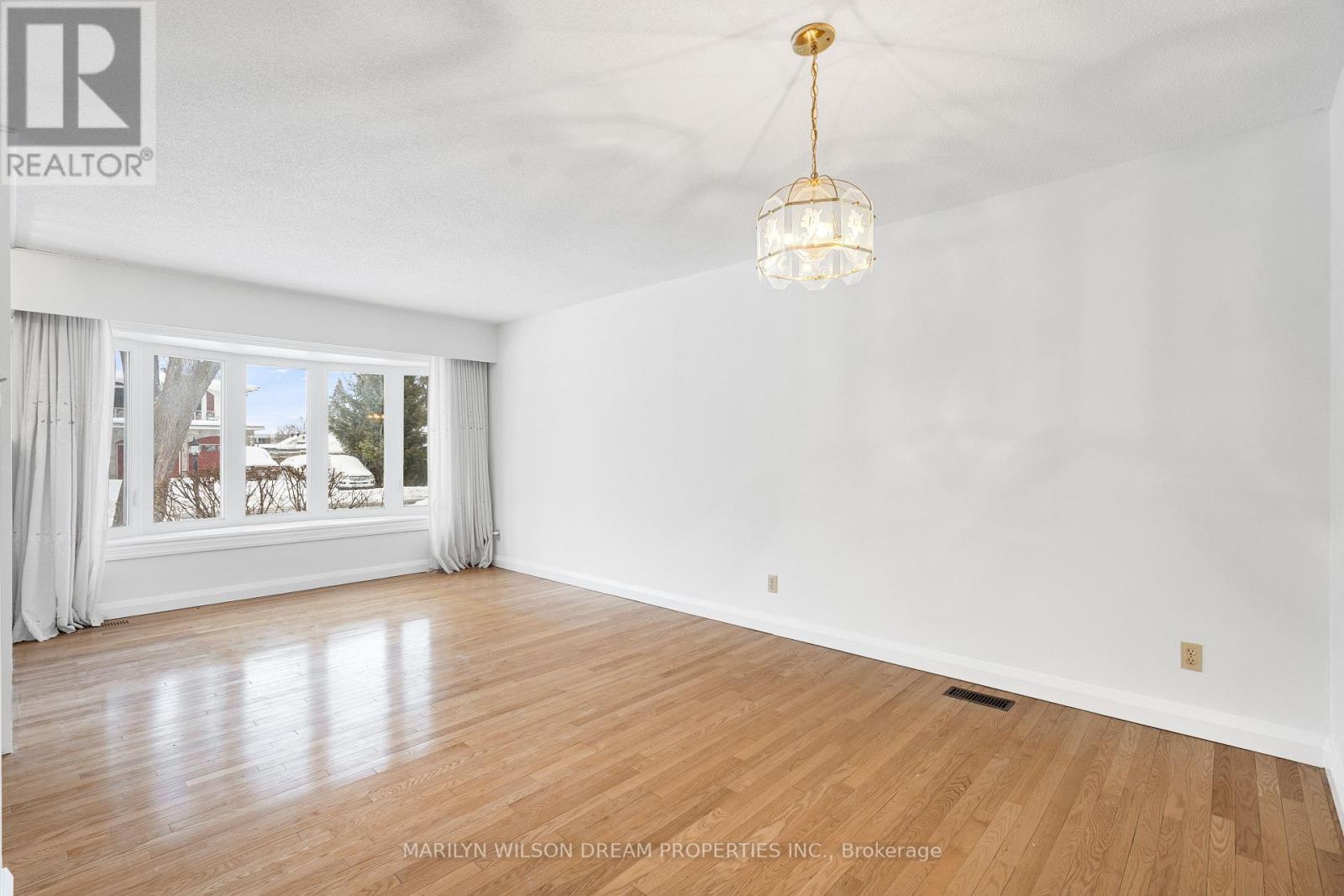 18 Virgil Road, Ottawa, Ontario K2H 6B3 - Photo 6 - X12739660