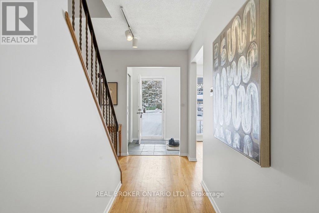 20 Westpark Drive, Ottawa, Ontario  K1B 3E5 - Photo 3 - X12739782