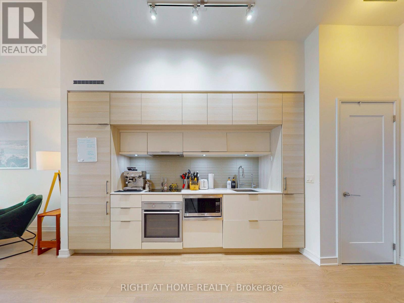 1904 - 88 Scott Street, Toronto, Ontario  M5E 0A9 - Photo 11 - C12739622