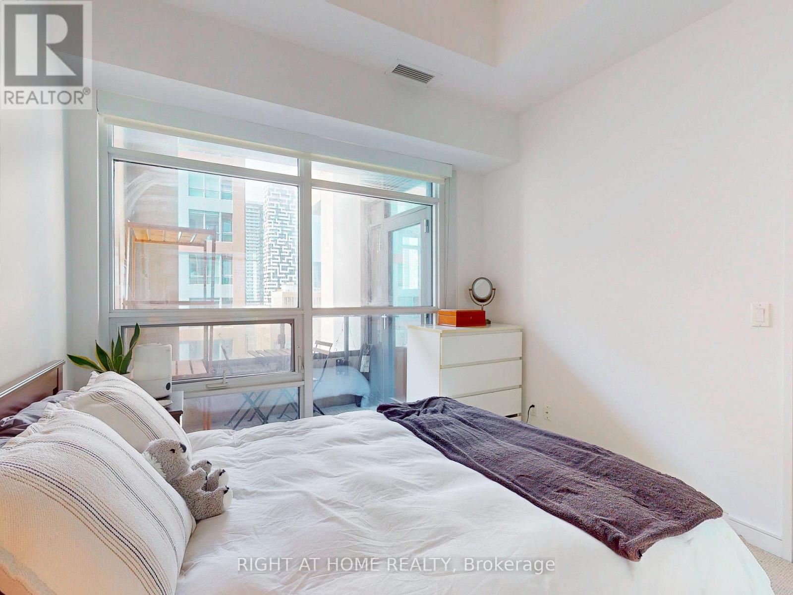 1904 - 88 Scott Street, Toronto, Ontario  M5E 0A9 - Photo 20 - C12739622