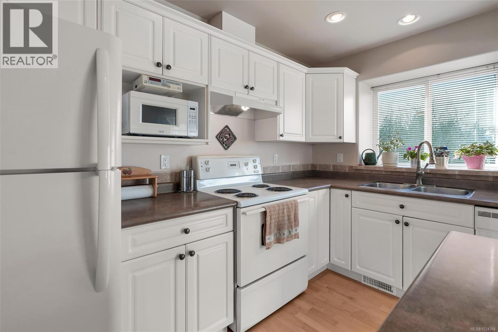 13 920 Brulette Pl, Mill Bay, British Columbia V8H 1J1 - Photo 11 - 1024394