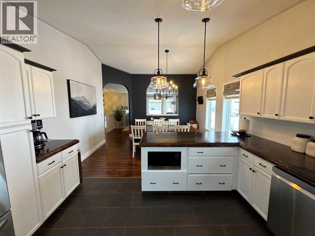 1103 Stacey Drive, Beaverlodge, Alberta  T0H 0C0 - Photo 11 - A2277218