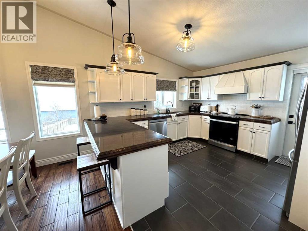 1103 Stacey Drive, Beaverlodge, Alberta  T0H 0C0 - Photo 6 - A2277218