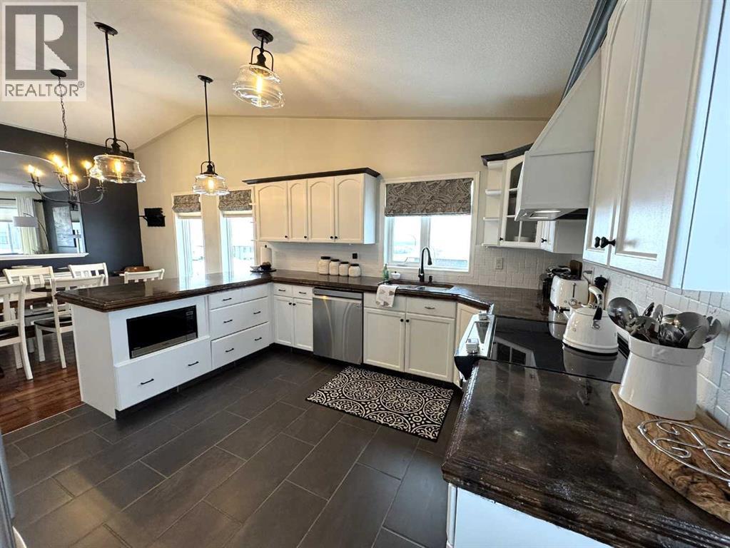 1103 Stacey Drive, Beaverlodge, Alberta  T0H 0C0 - Photo 9 - A2277218