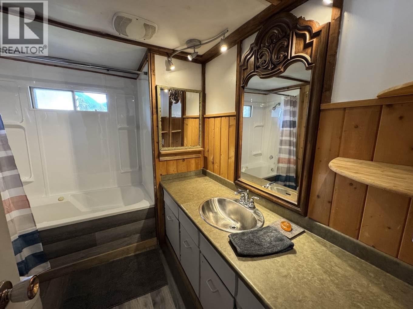 5922 Stewart Street, Blue River, British Columbia  V0J 1J0 - Photo 20 - 10374146