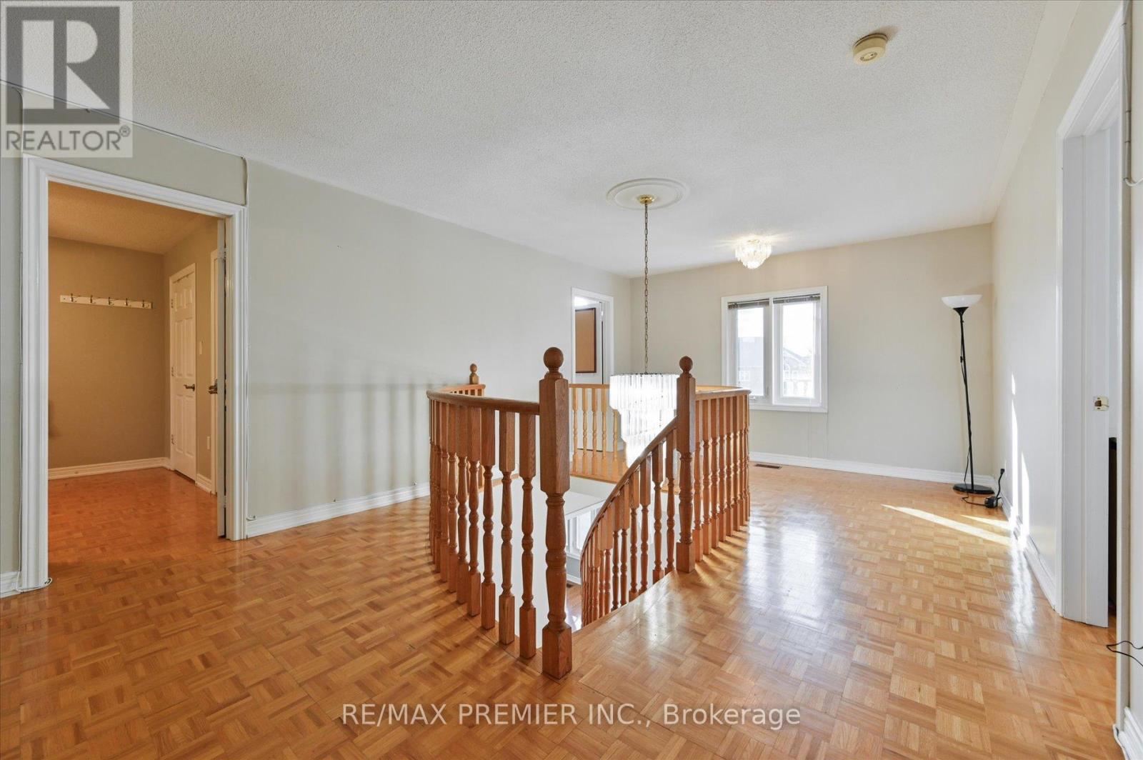 581 Wycliffe Avenue, Vaughan, Ontario  L4L 8S8 - Photo 11 - N12739752