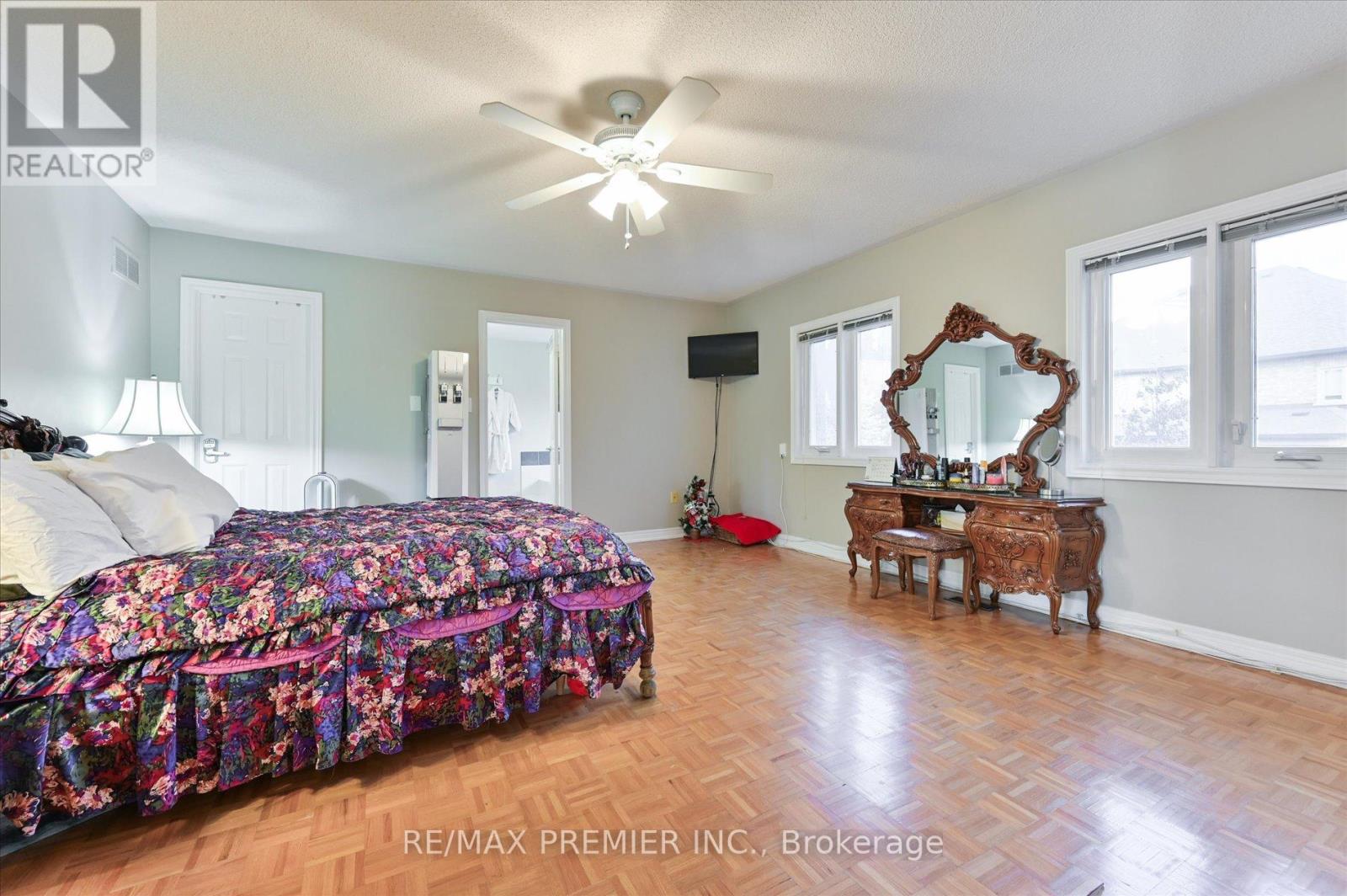 581 Wycliffe Avenue, Vaughan, Ontario  L4L 8S8 - Photo 12 - N12739752