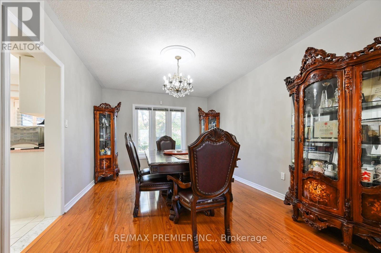 581 Wycliffe Avenue, Vaughan, Ontario  L4L 8S8 - Photo 5 - N12739752