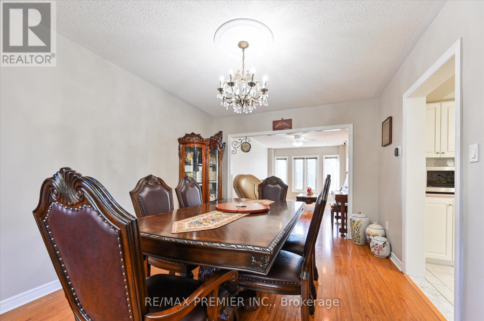 581 Wycliffe Avenue, Vaughan, Ontario  L4L 8S8 - Photo 6 - N12739752