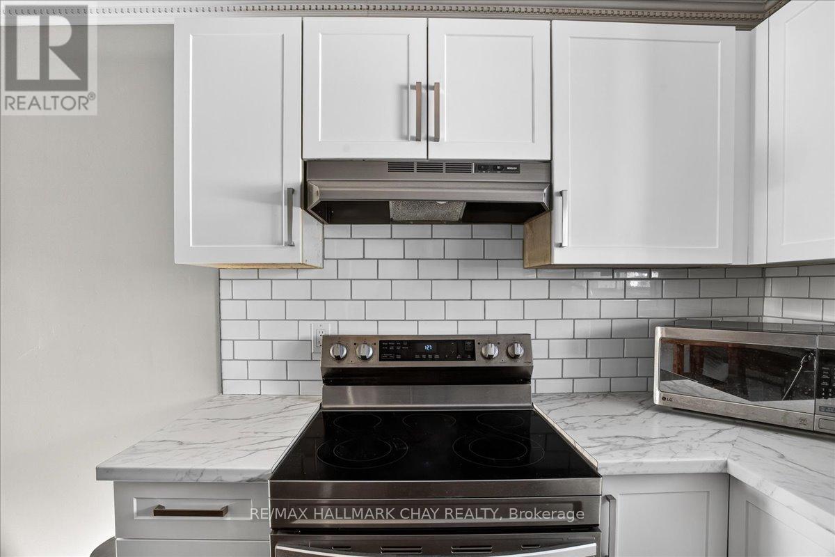 8 Chestnut Court, Barrie (Cundles East), Ontario  L4M 6K8 - Photo 10 - S12739738