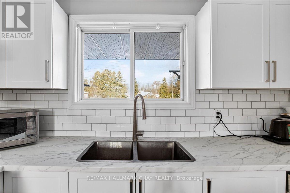 8 Chestnut Court, Barrie (Cundles East), Ontario  L4M 6K8 - Photo 11 - S12739738