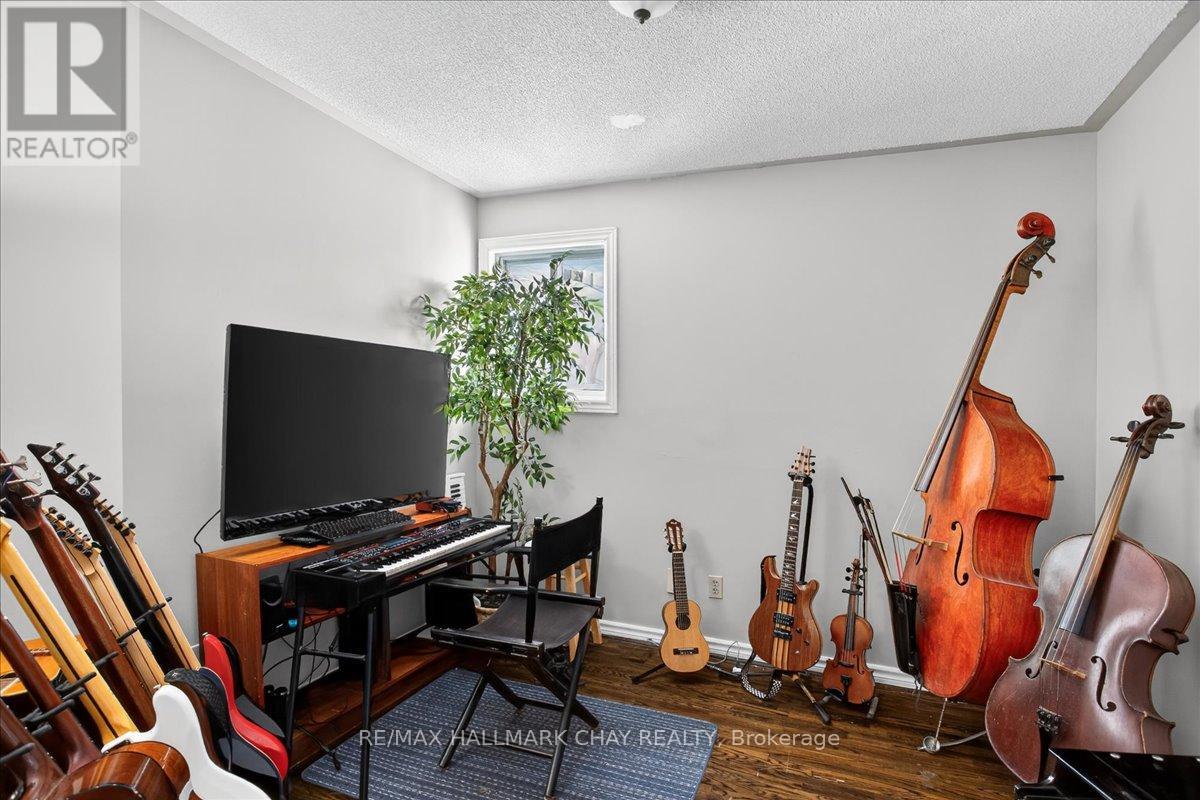 8 Chestnut Court, Barrie (Cundles East), Ontario  L4M 6K8 - Photo 13 - S12739738