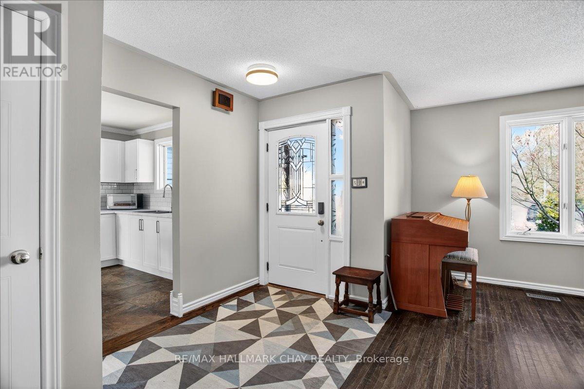 8 Chestnut Court, Barrie (Cundles East), Ontario  L4M 6K8 - Photo 3 - S12739738