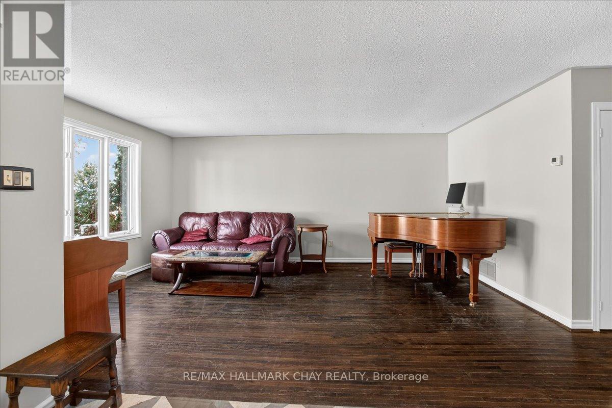 8 Chestnut Court, Barrie (Cundles East), Ontario  L4M 6K8 - Photo 4 - S12739738