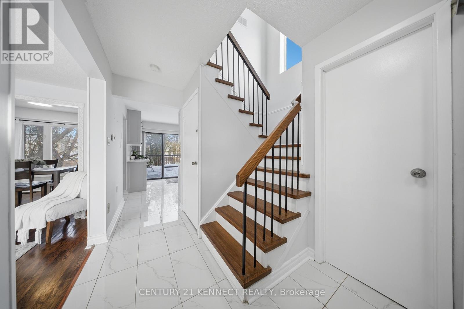 22 Norma Crescent, Brampton, Ontario  L6S 4H2 - Photo 4 - W12739618