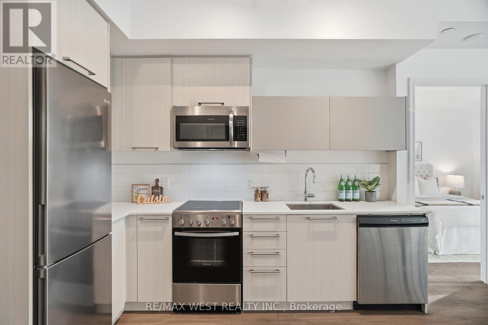 306 - 25 Neighbourhood Lane, Toronto, Ontario  M8Y 0C4 - Photo 6 - W12739646