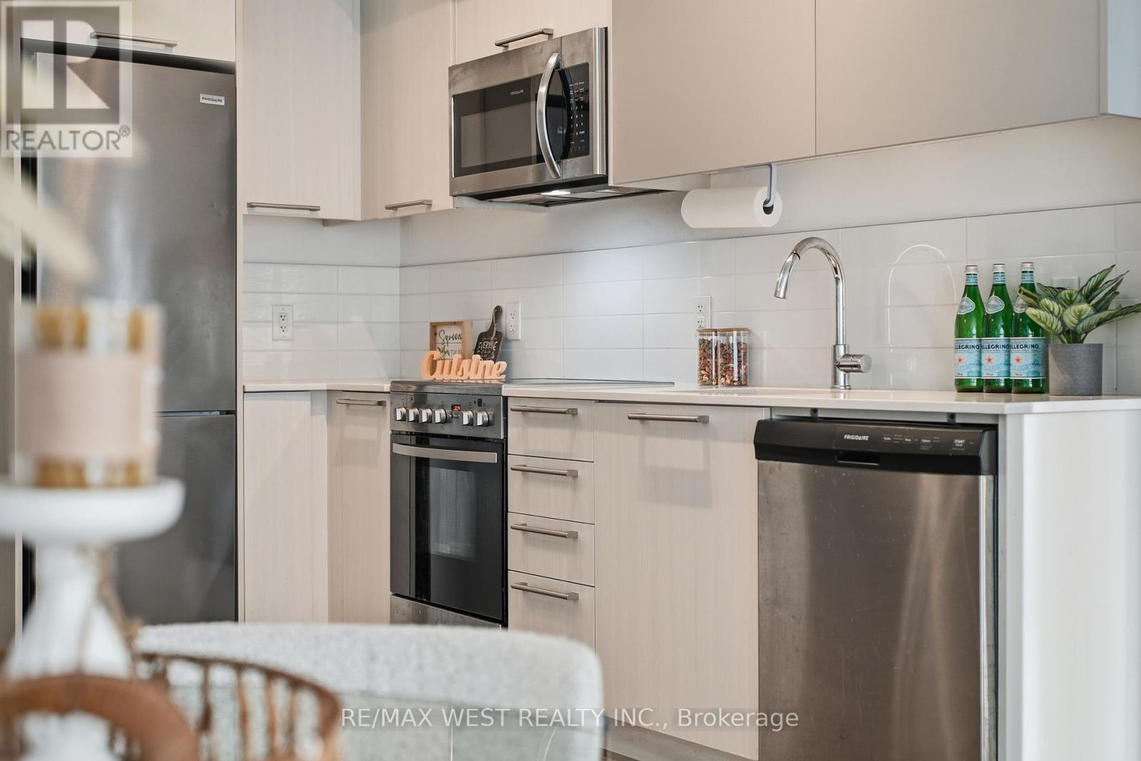 306 - 25 Neighbourhood Lane, Toronto, Ontario  M8Y 0C4 - Photo 9 - W12739646