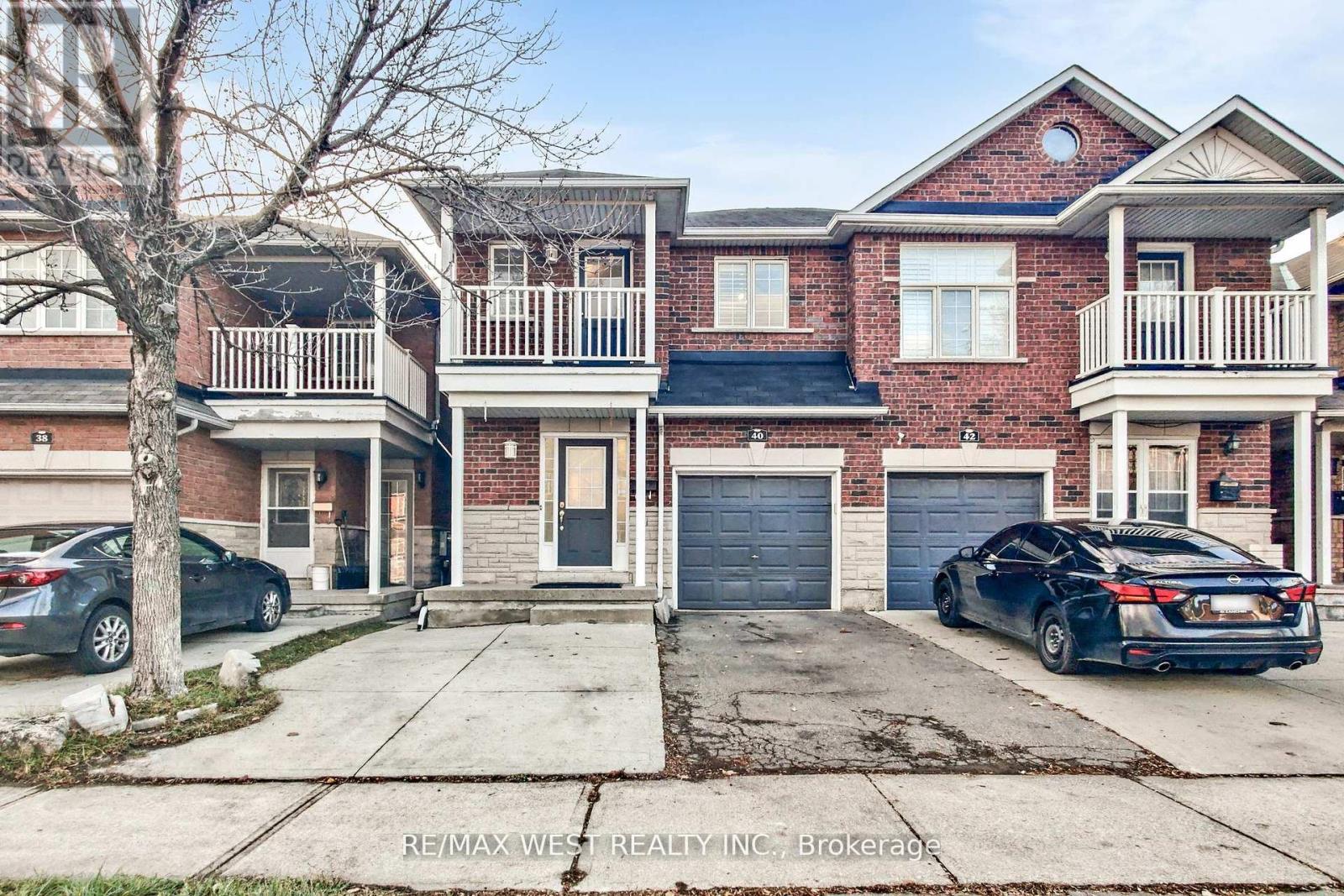 40 San Gabriele Place, Toronto, Ontario  M9L 3A4 - Photo 1 - W12739684