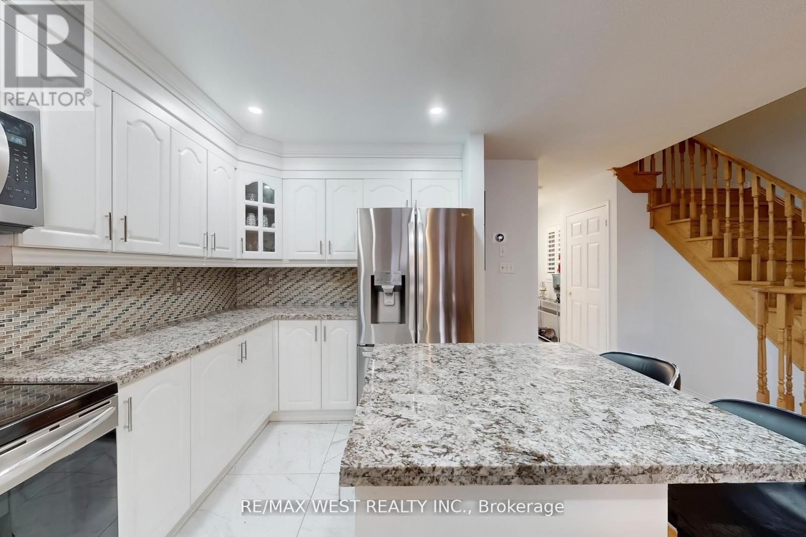 40 San Gabriele Place, Toronto, Ontario  M9L 3A4 - Photo 13 - W12739684