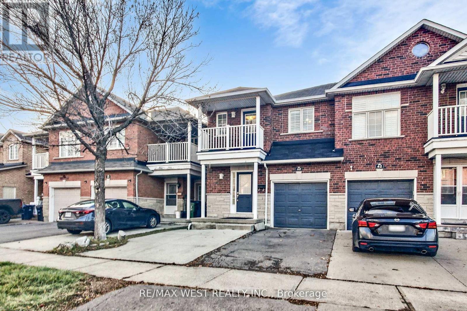 40 San Gabriele Place, Toronto, Ontario  M9L 3A4 - Photo 2 - W12739684