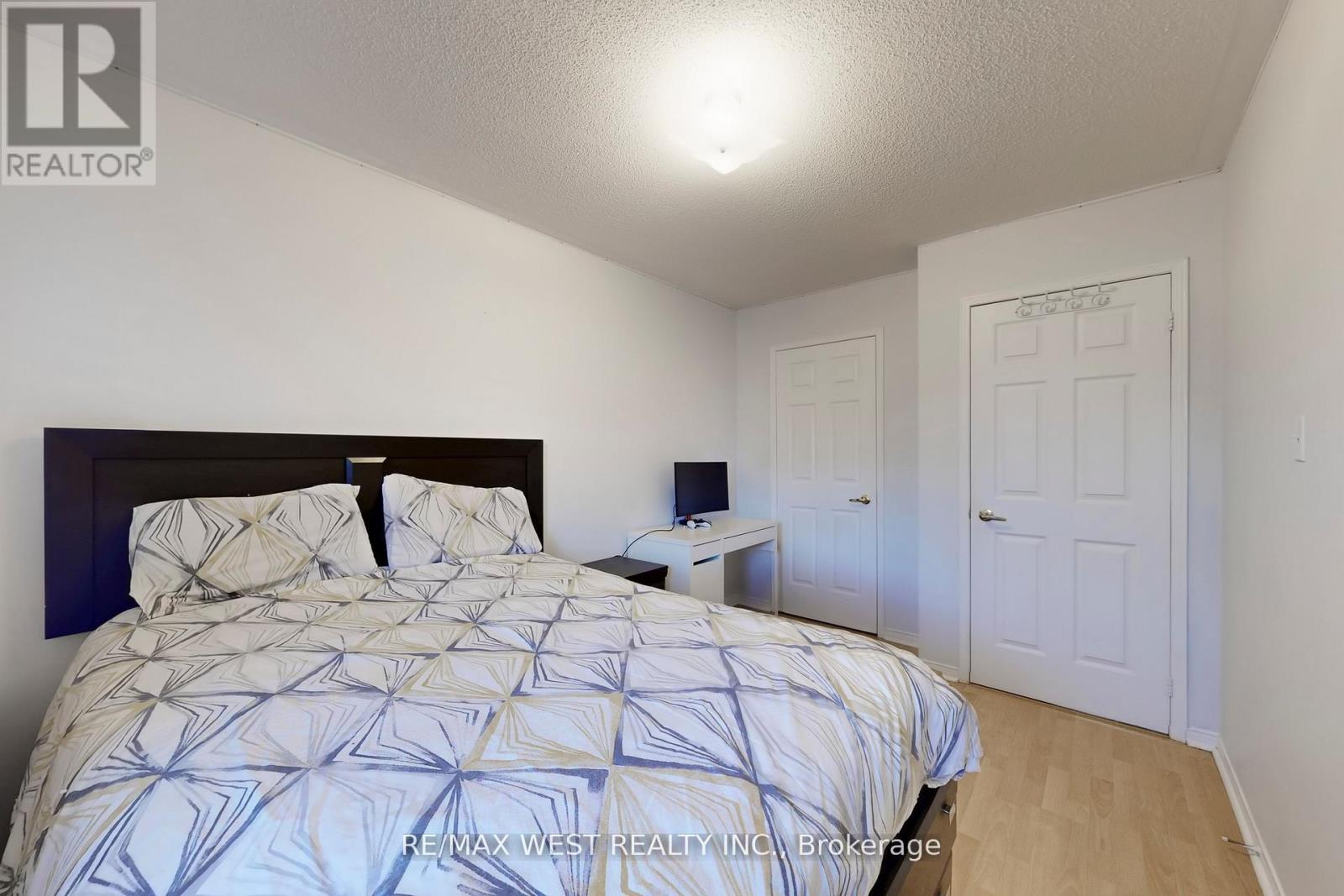 40 San Gabriele Place, Toronto, Ontario  M9L 3A4 - Photo 31 - W12739684