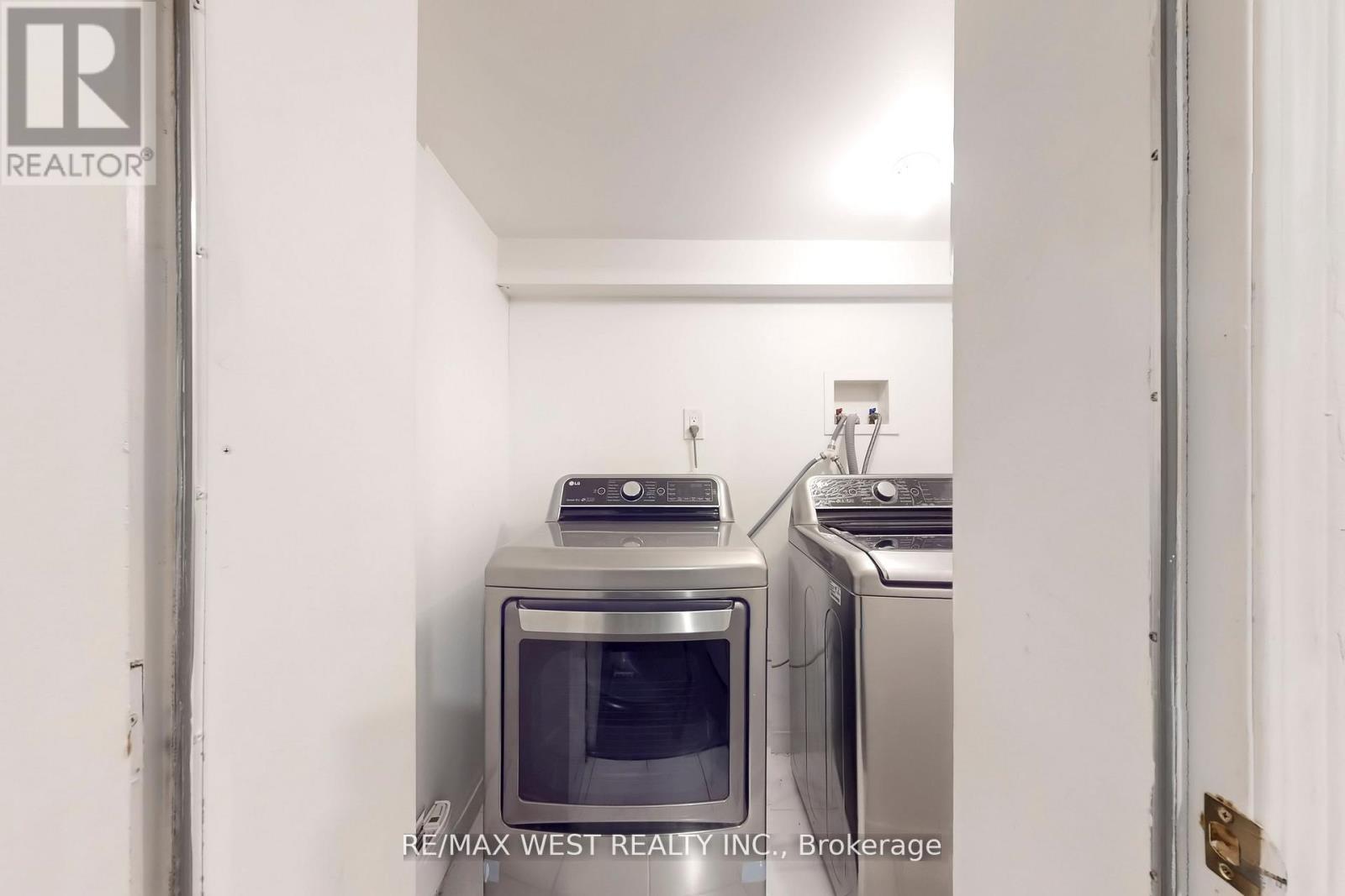 40 San Gabriele Place, Toronto, Ontario  M9L 3A4 - Photo 44 - W12739684