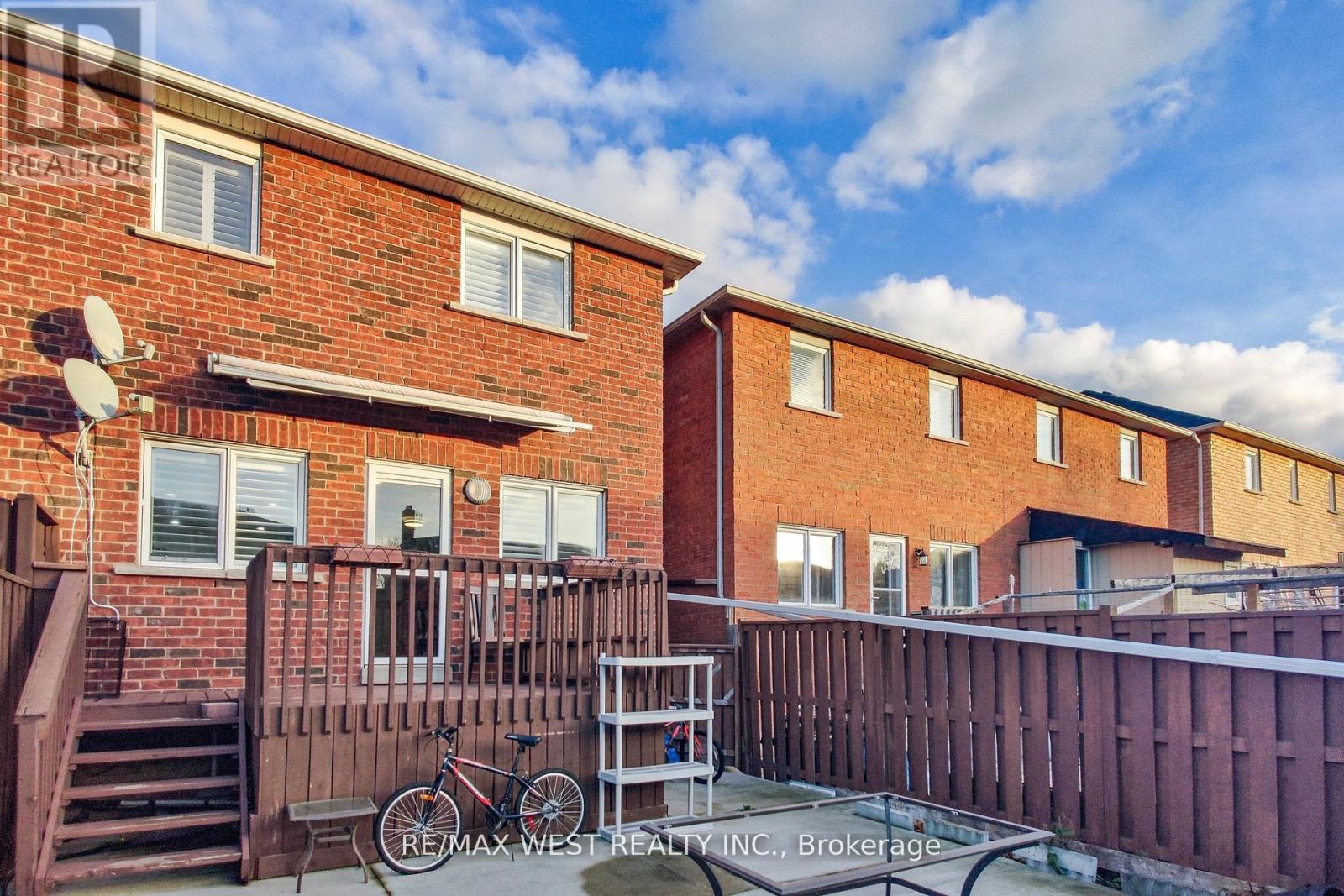 40 San Gabriele Place, Toronto, Ontario  M9L 3A4 - Photo 48 - W12739684