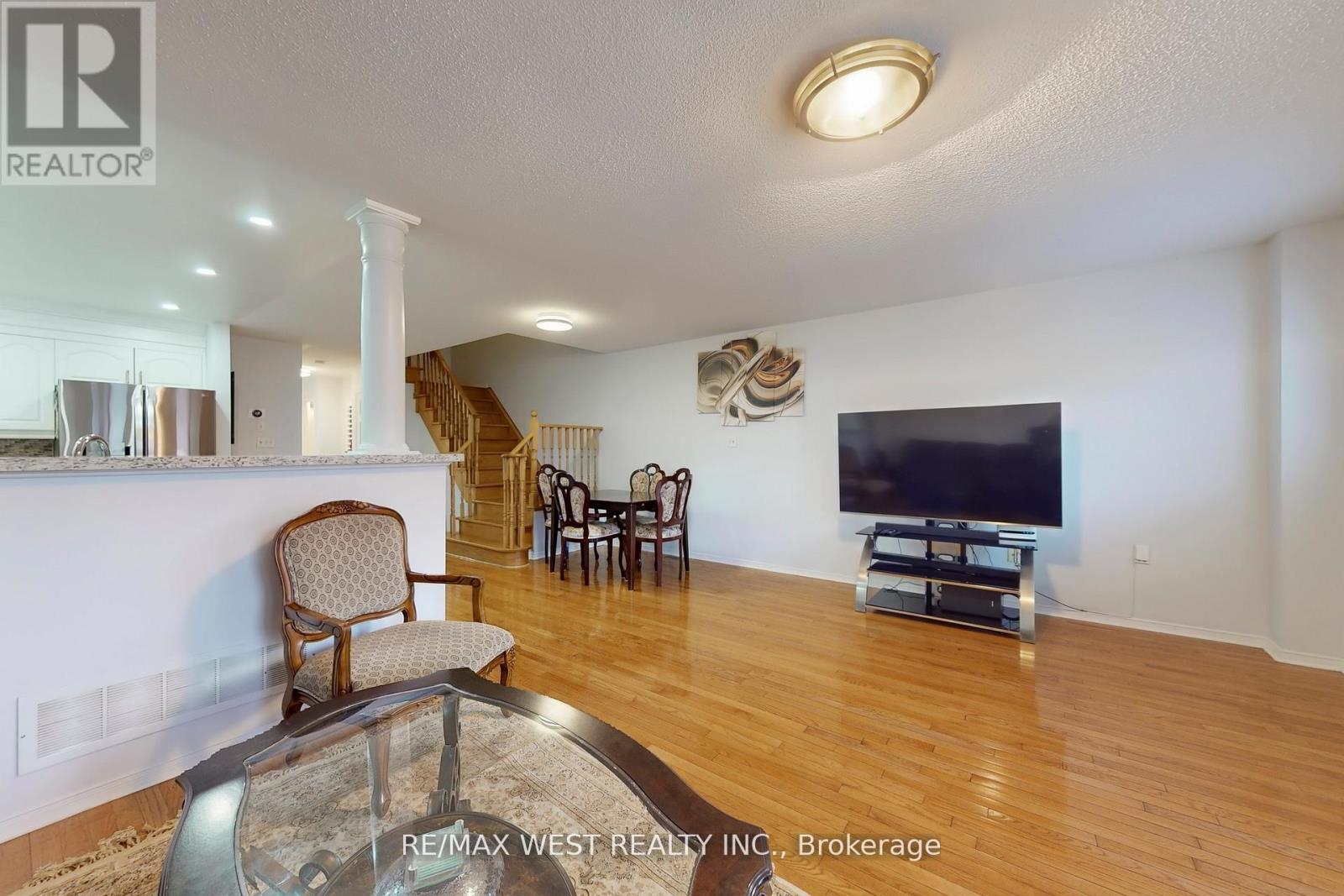 40 San Gabriele Place, Toronto, Ontario  M9L 3A4 - Photo 8 - W12739684