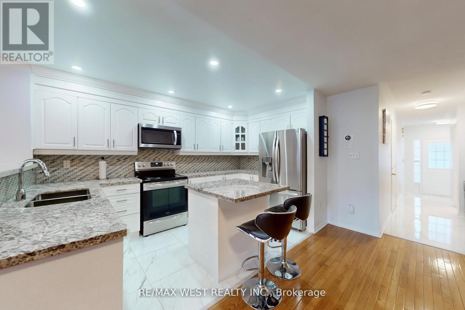 40 San Gabriele Place, Toronto, Ontario  M9L 3A4 - Photo 9 - W12739684