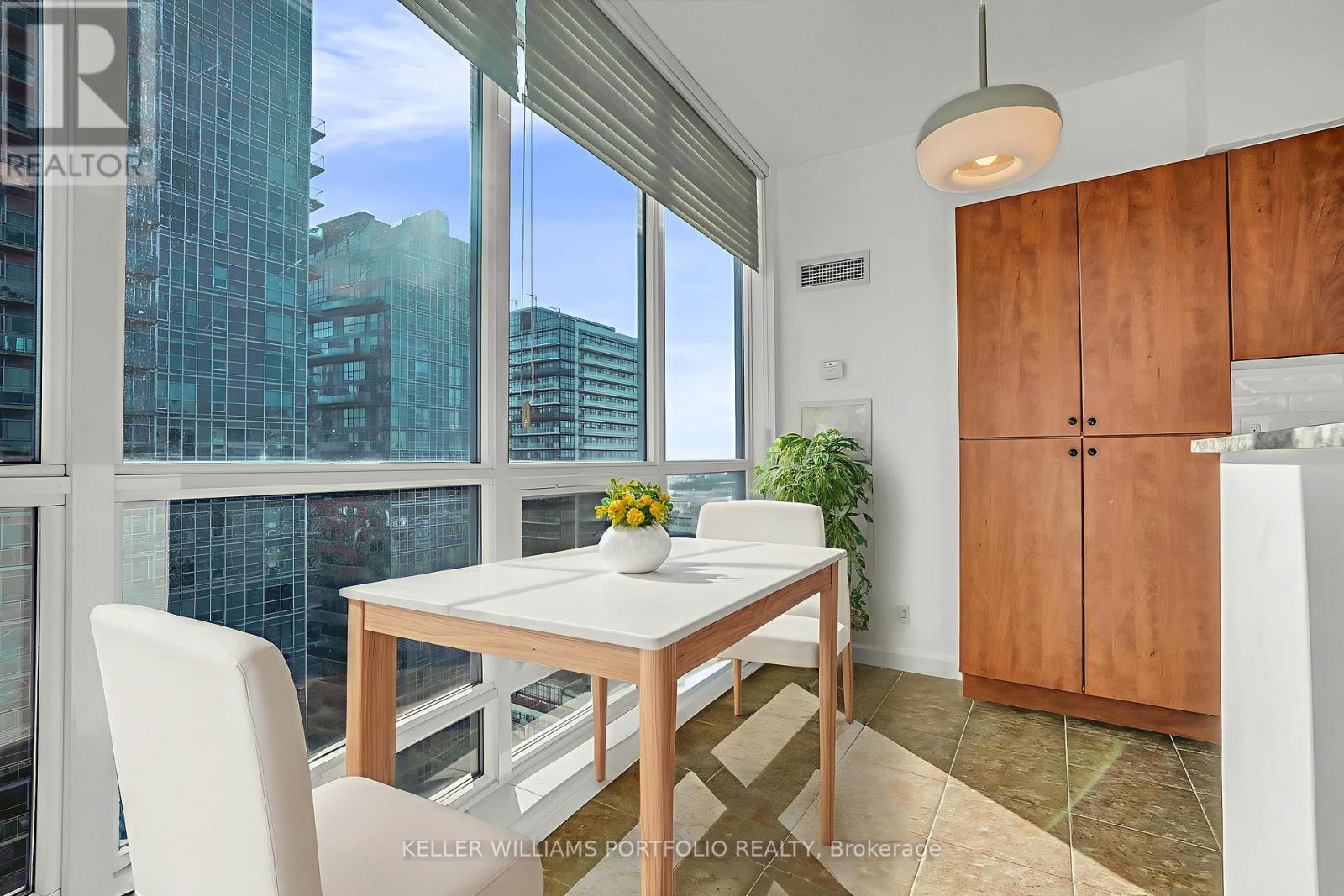 Ph7 - 185 Legion Road N, Toronto, Ontario  M8Y 0A1 - Photo 12 - W12739726