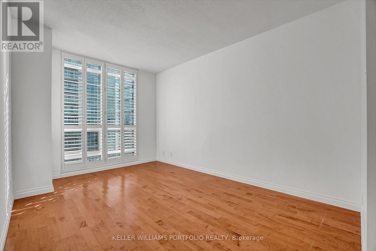 Ph7 - 185 Legion Road N, Toronto, Ontario  M8Y 0A1 - Photo 15 - W12739726