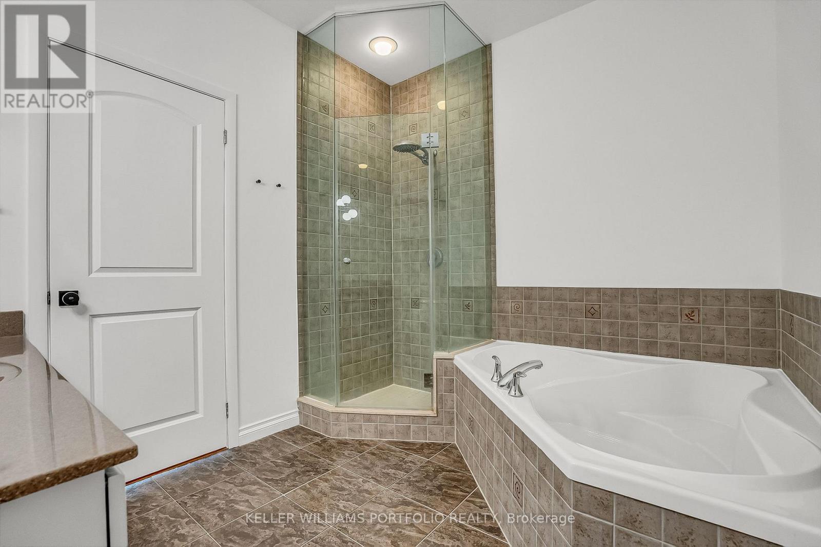 Ph7 - 185 Legion Road N, Toronto, Ontario  M8Y 0A1 - Photo 17 - W12739726