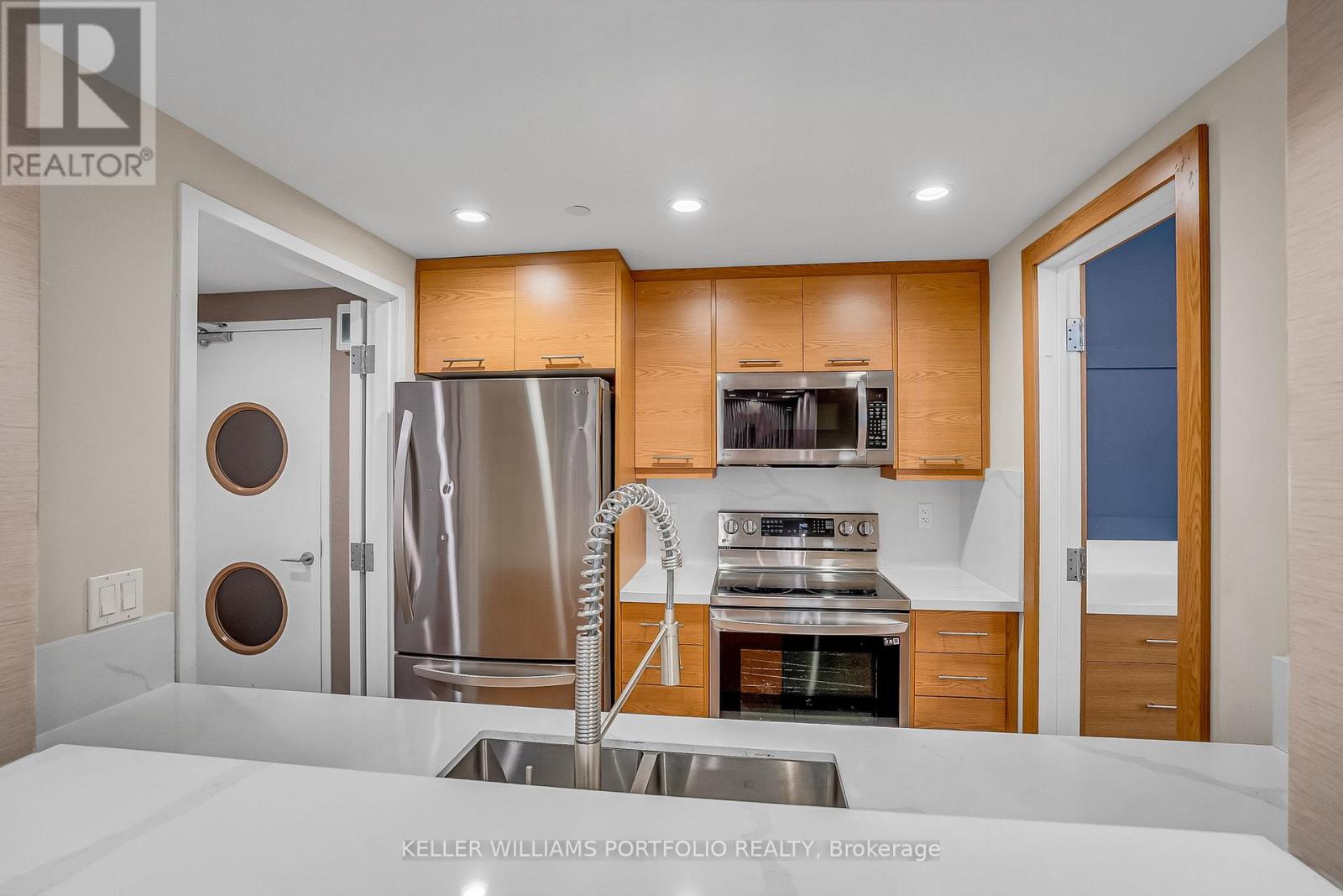 Ph7 - 185 Legion Road N, Toronto, Ontario  M8Y 0A1 - Photo 29 - W12739726