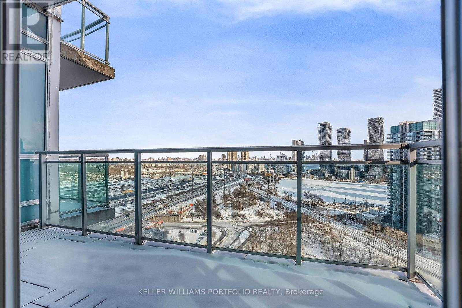 Ph7 - 185 Legion Road N, Toronto, Ontario  M8Y 0A1 - Photo 5 - W12739726