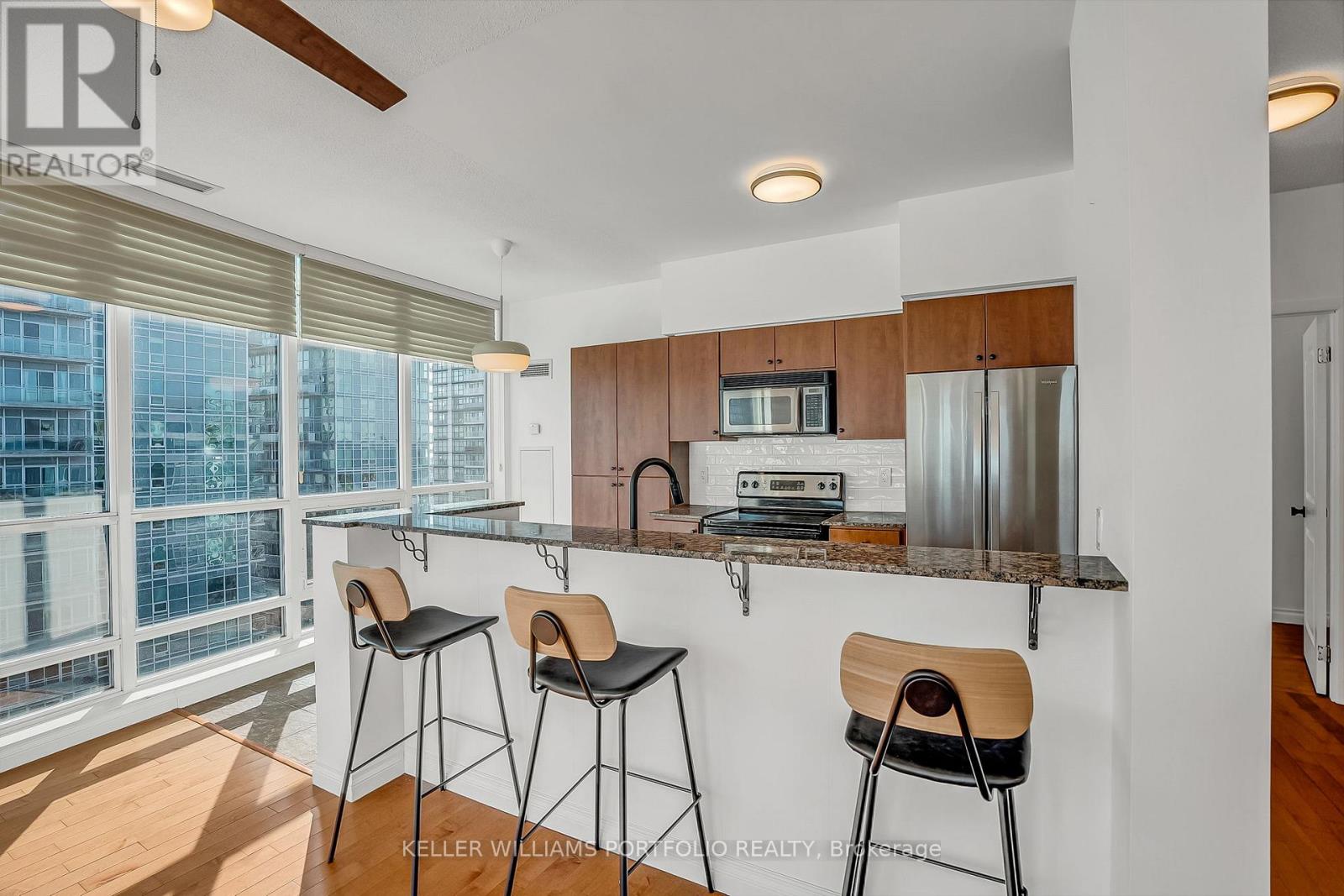 Ph7 - 185 Legion Road N, Toronto, Ontario  M8Y 0A1 - Photo 7 - W12739726