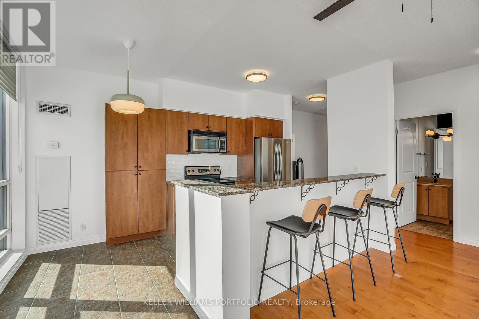 Ph7 - 185 Legion Road N, Toronto, Ontario  M8Y 0A1 - Photo 8 - W12739726