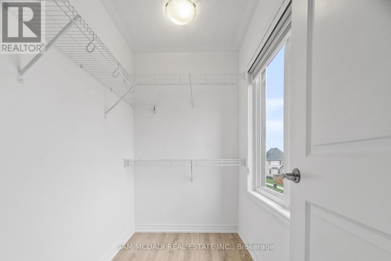 70 Huguenot Road, Oakville, Ontario  L6H 0X4 - Photo 14 - W12739734