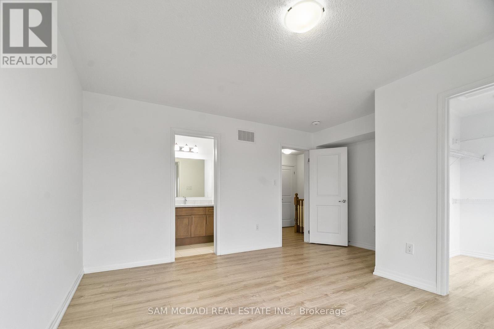 70 Huguenot Road, Oakville, Ontario  L6H 0X4 - Photo 15 - W12739734