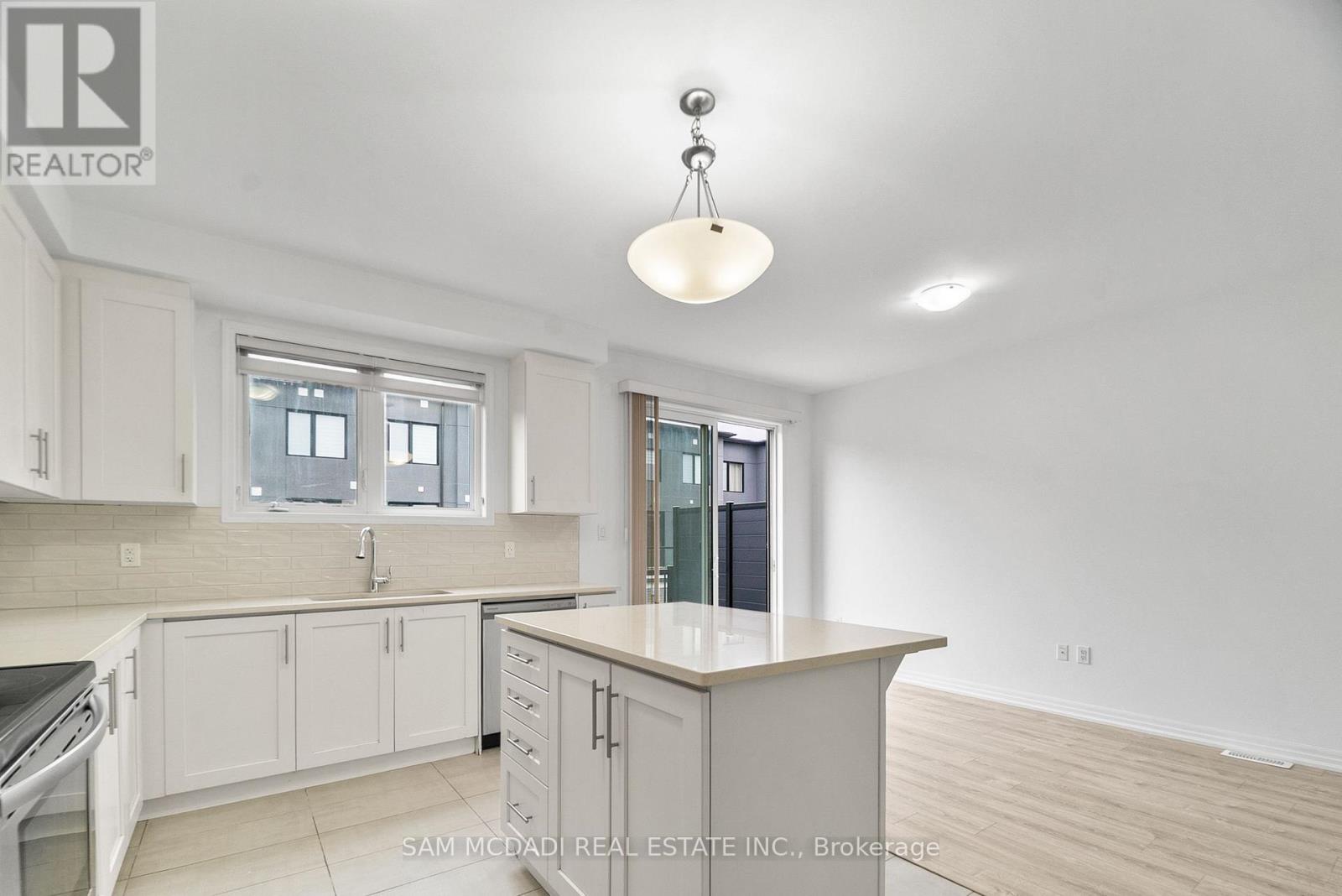 70 Huguenot Road, Oakville, Ontario  L6H 0X4 - Photo 27 - W12739734