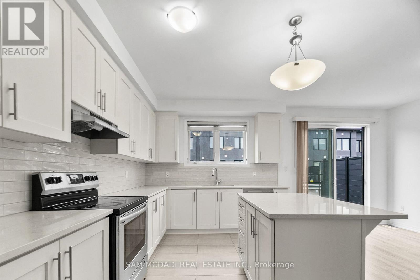 70 Huguenot Road, Oakville, Ontario  L6H 0X4 - Photo 28 - W12739734