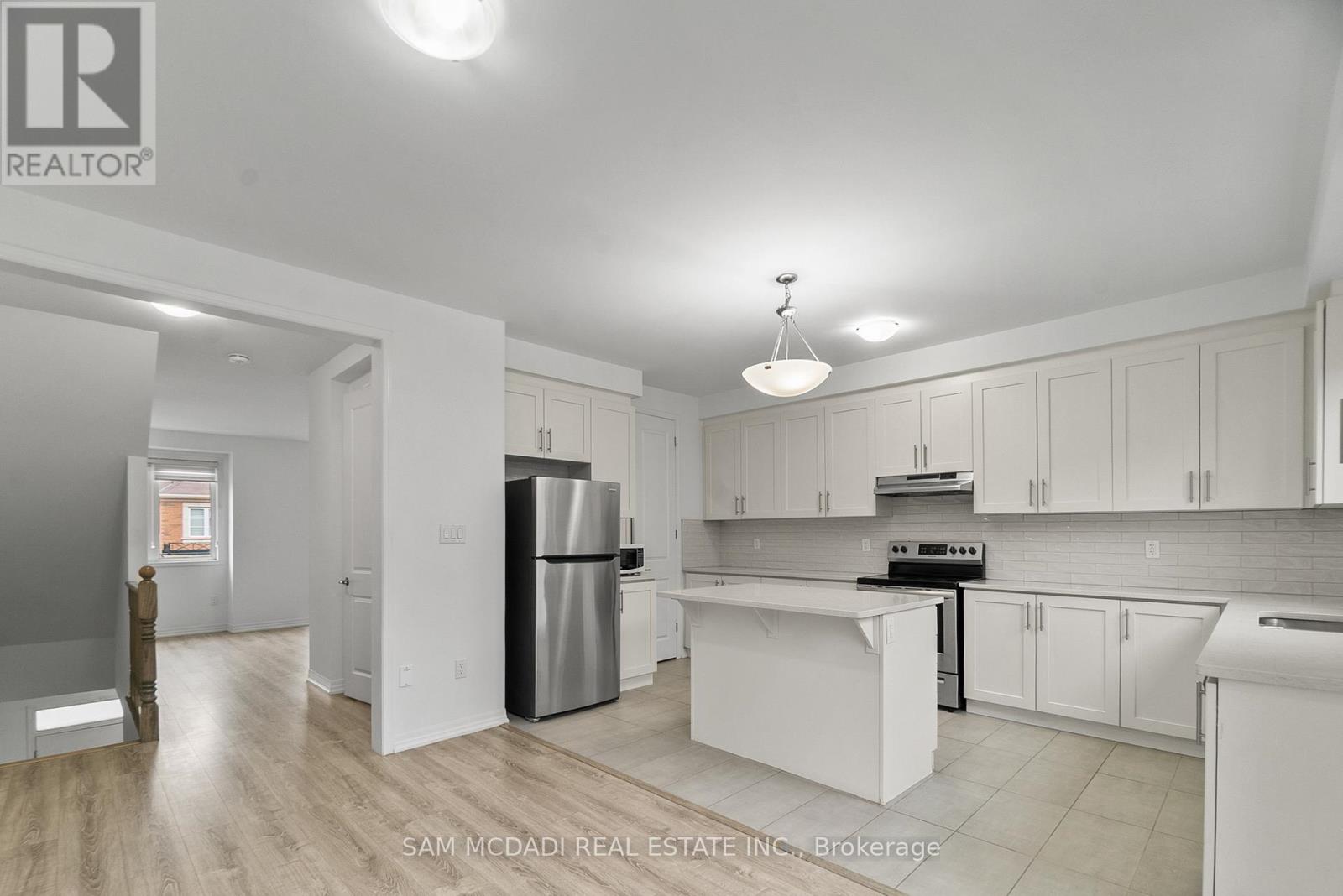 70 Huguenot Road, Oakville, Ontario  L6H 0X4 - Photo 29 - W12739734