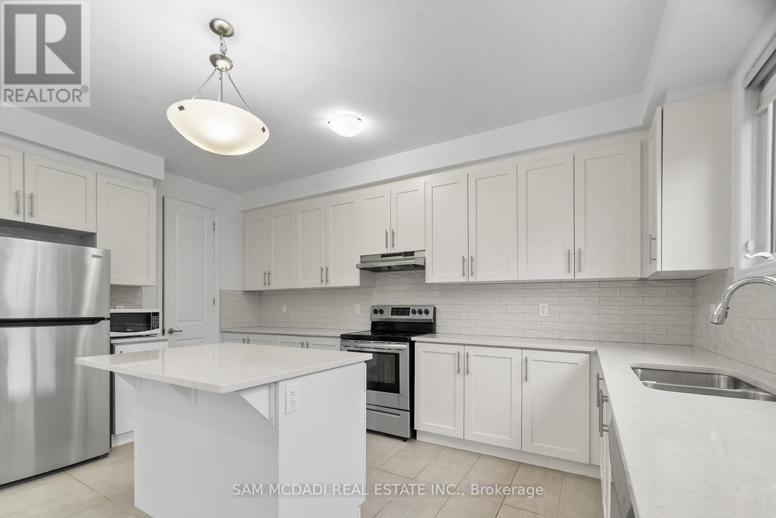 70 Huguenot Road, Oakville, Ontario  L6H 0X4 - Photo 30 - W12739734