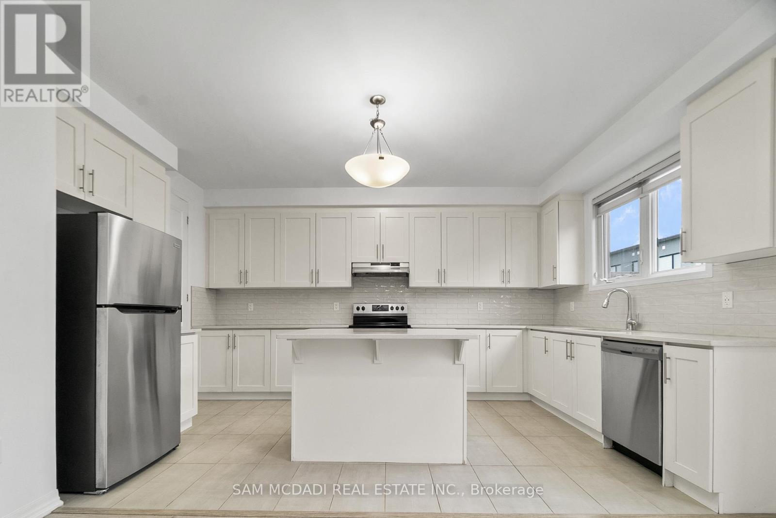 70 Huguenot Road, Oakville, Ontario  L6H 0X4 - Photo 31 - W12739734