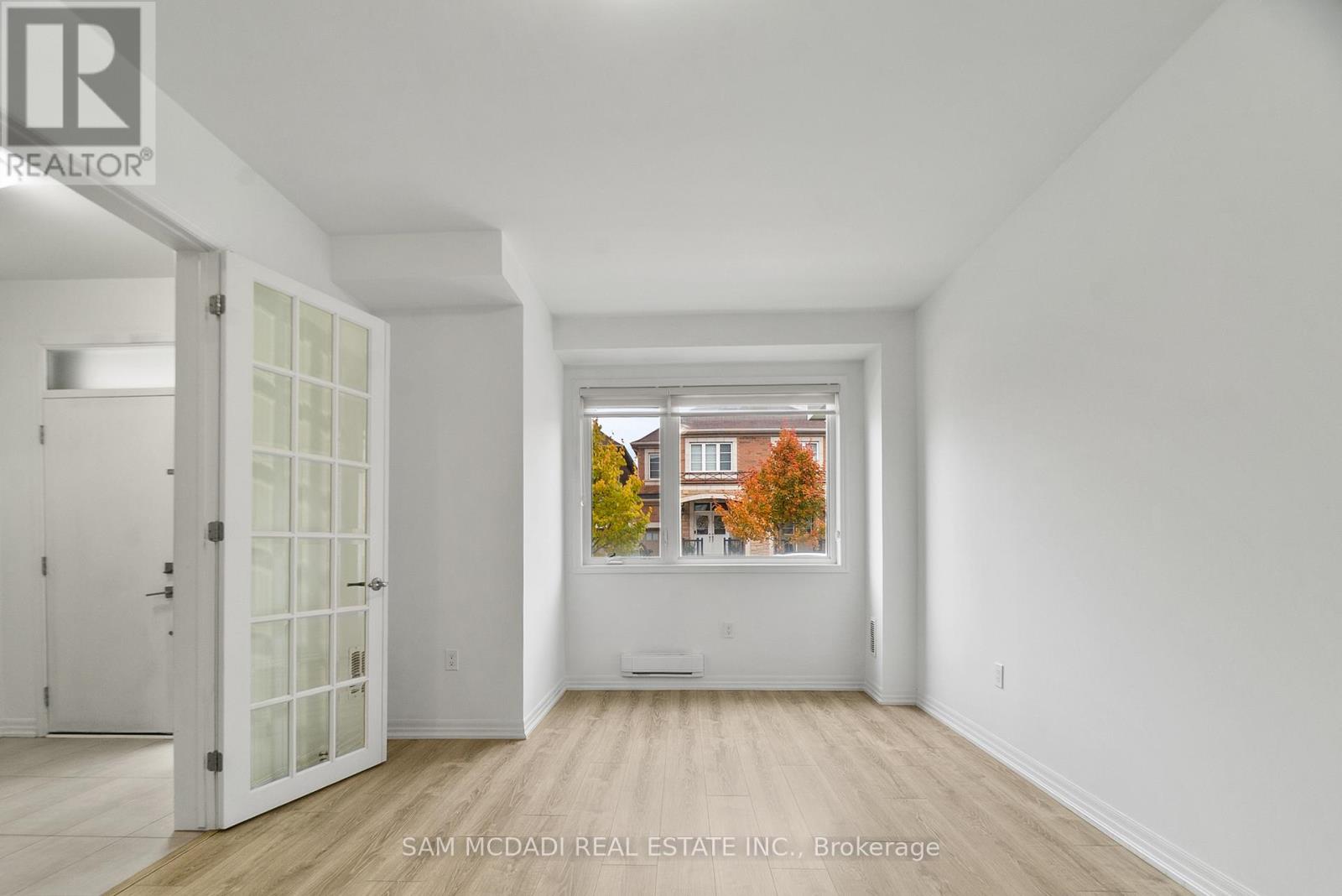 70 Huguenot Road, Oakville, Ontario  L6H 0X4 - Photo 36 - W12739734