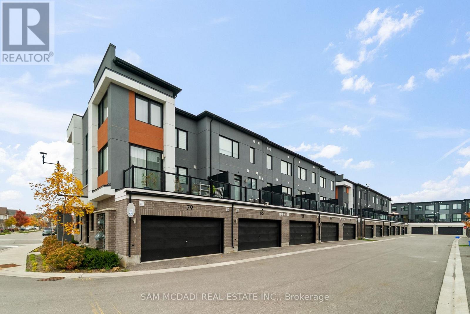 70 Huguenot Road, Oakville, Ontario  L6H 0X4 - Photo 43 - W12739734