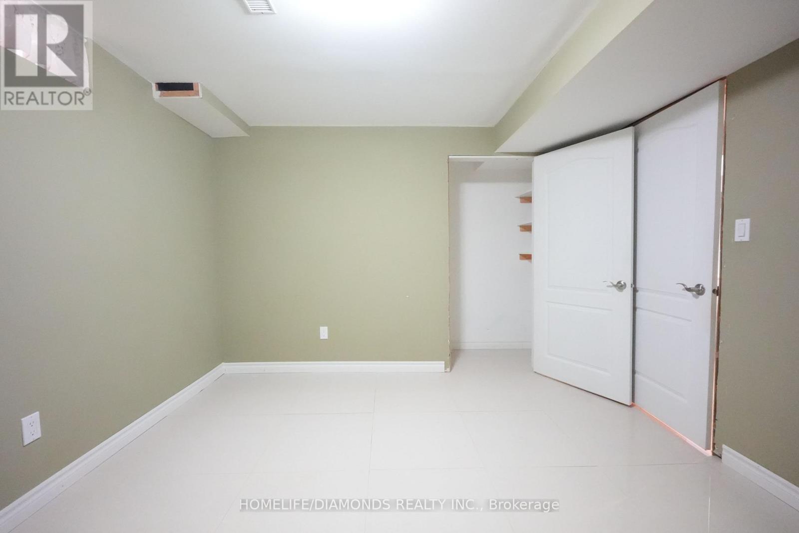 5267 Brookwood Court, Mississauga, Ontario  L5V 2N8 - Photo 18 - W12739742